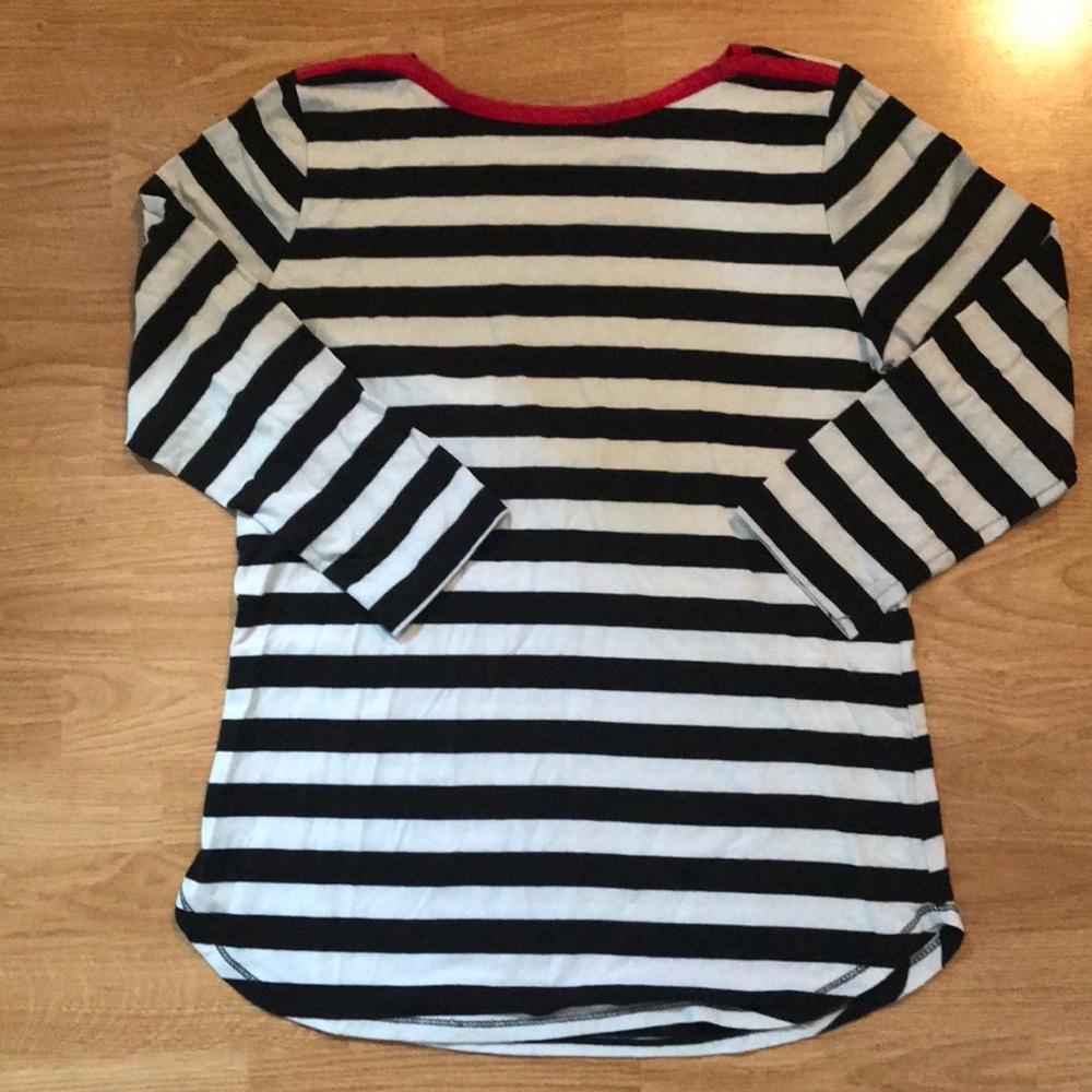 Black and white stripe top